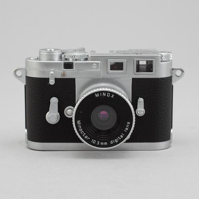 Digital Classic Camera Leica M3, Minox.