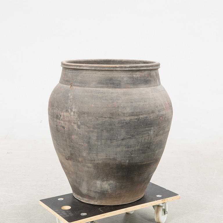 Trädgårds/ golvurna, keramik.