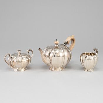 An English 20th century silver three piece tea-set, marked Crichton & Co Ltd, London 1925.