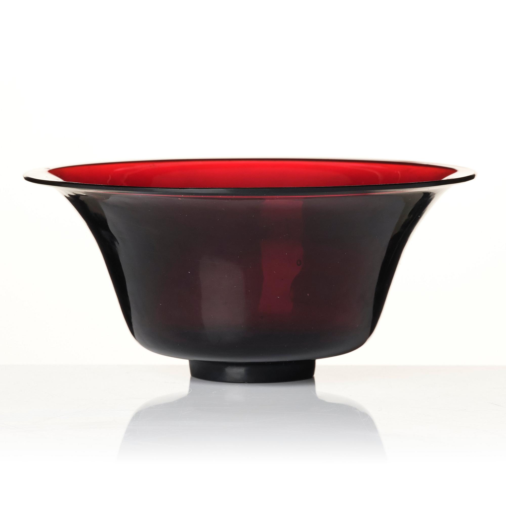 A 'ruby red' Beijing glass, Qingdynasty.