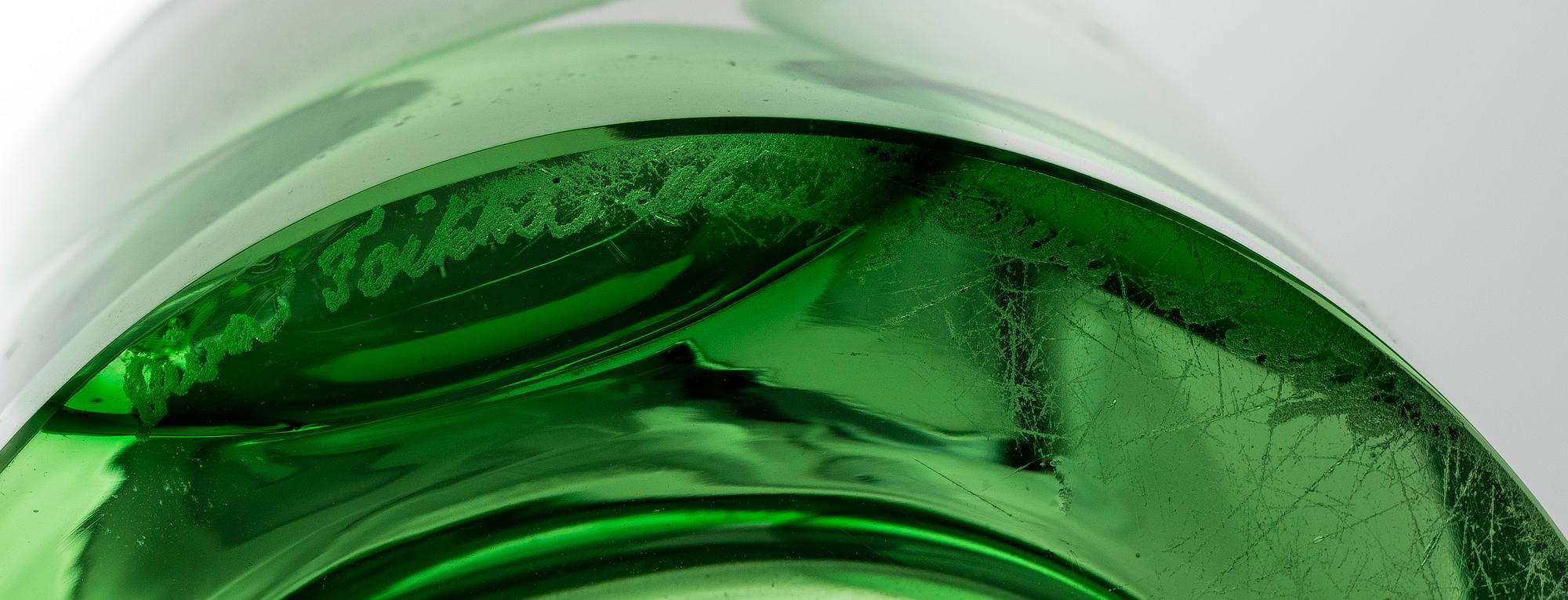 OIVA TOIKKA, A VASE. Signed Oiva Toikka Nuutajärvi Notsjö.