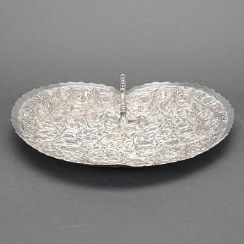 UPPLÄGGNINGSFAT, silver, 1900-talets förra hälft. Vikt ca 617 gram.