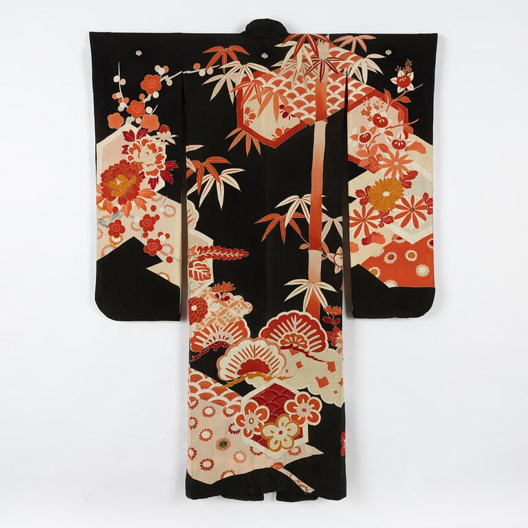 A painted and embroidered silk kimono. Japan, 20th century.