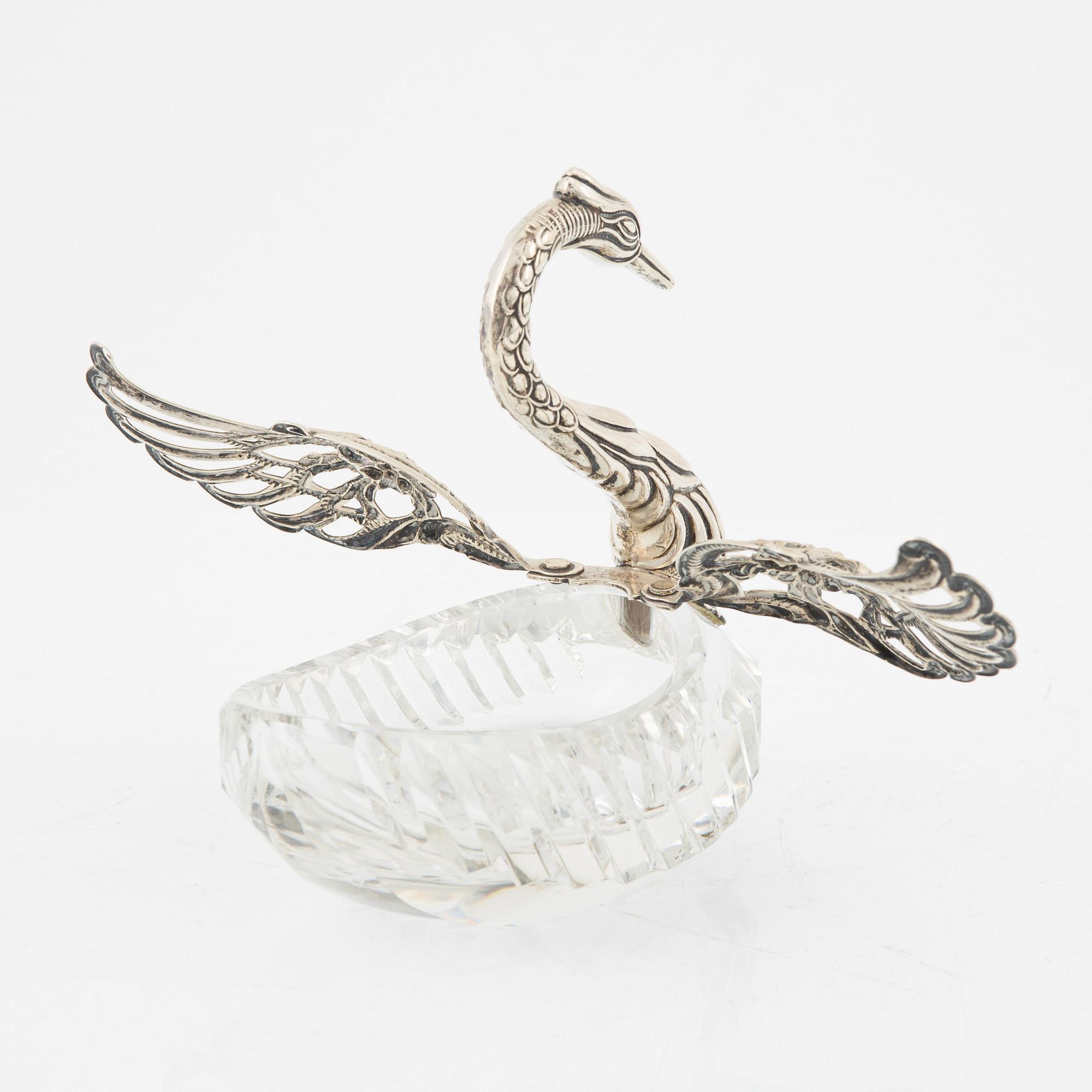 Korgar två st och sked silver, saltkar med silvermontering, 1900-tal.