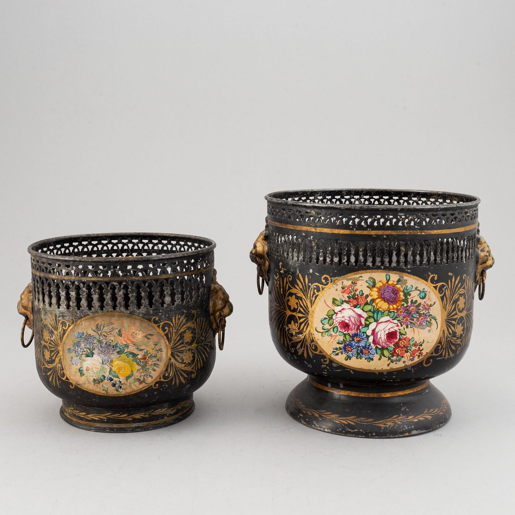 Two painted flower pots and 3 trays, 19th/20th Century.