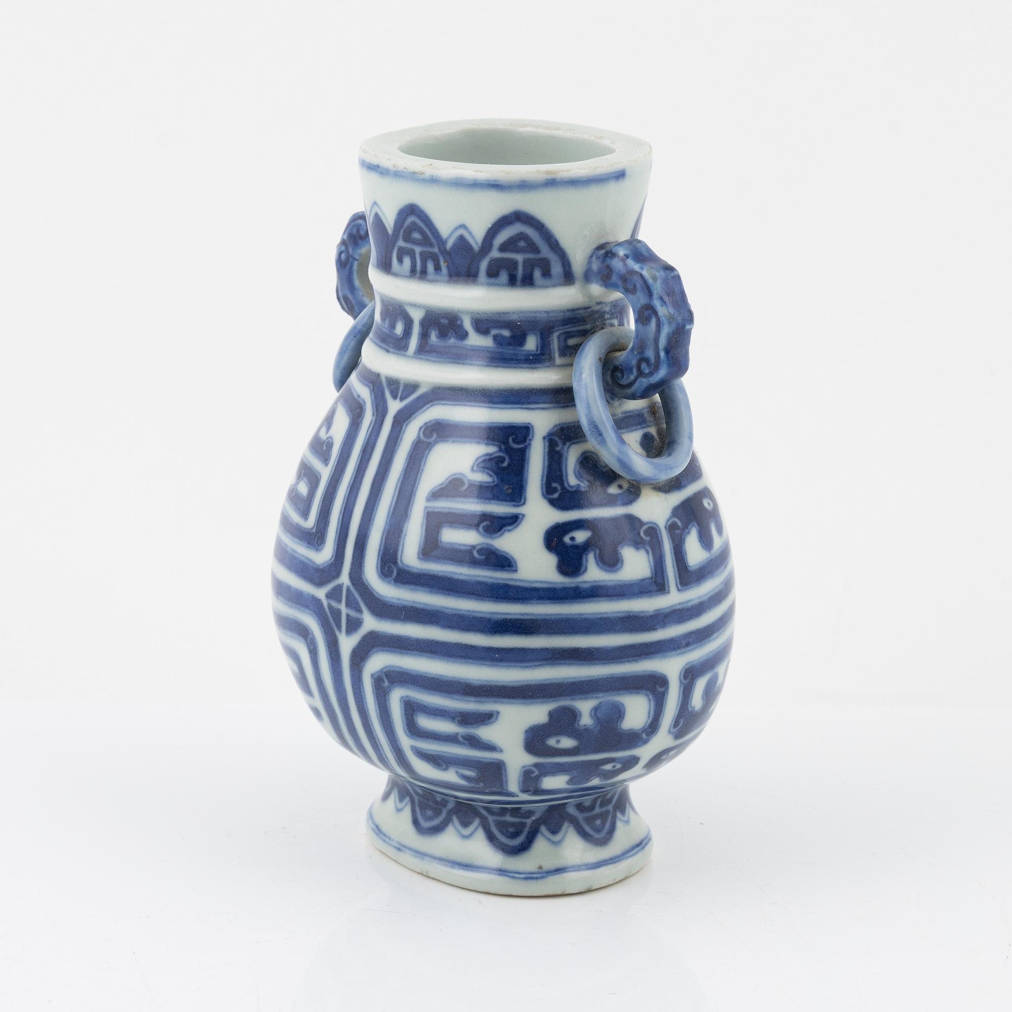 A blue and white chinese bronze shaped vase, 20th Century.
