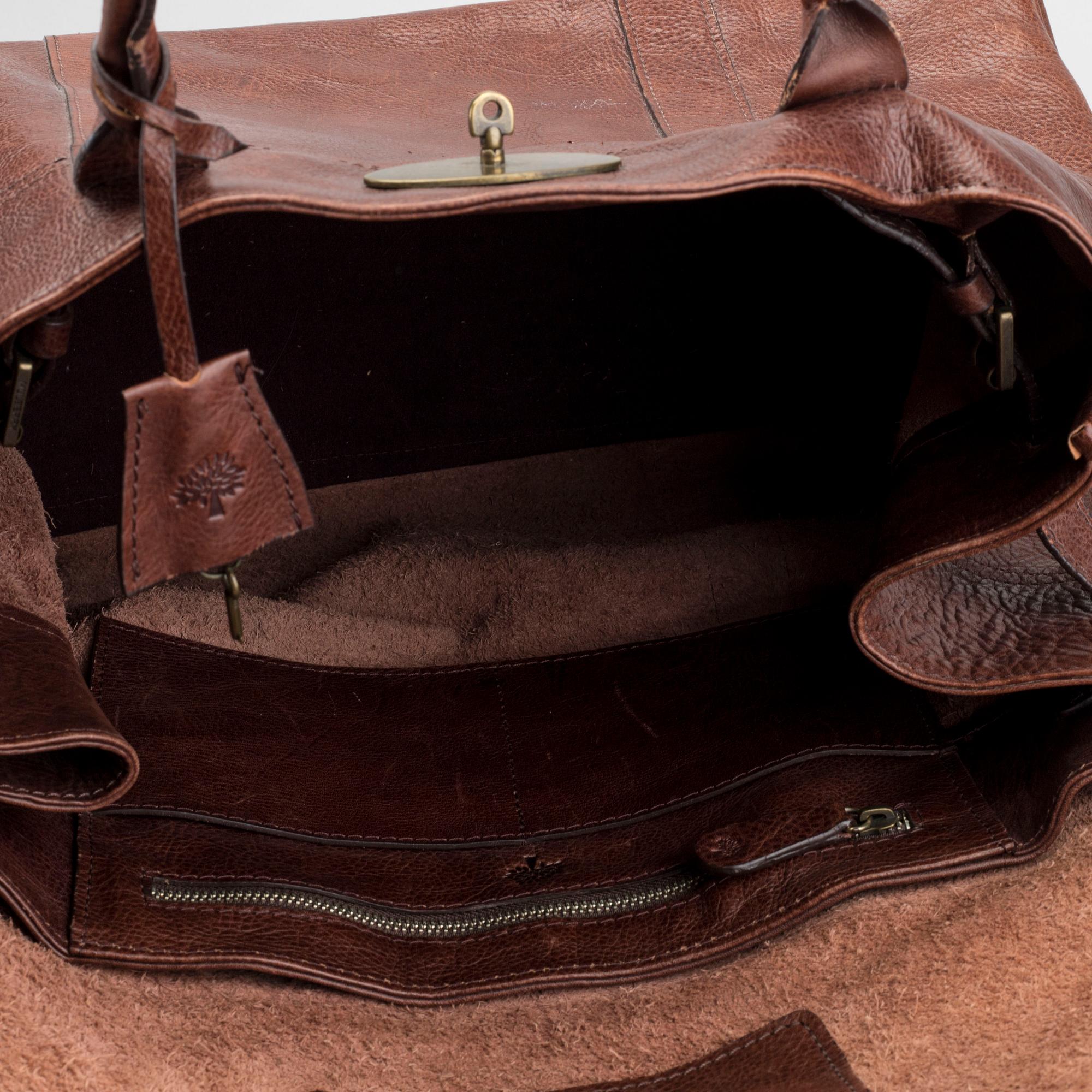 A MULBERRY PICADILLY HANDBAG.