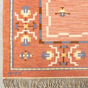 A Swdish signed and dated Art Deco flatweave carpet 1947 ca 344 x 244 cm.