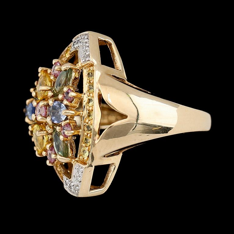 RING, 10K guld, olikfärgade safirer samt diamanter.
