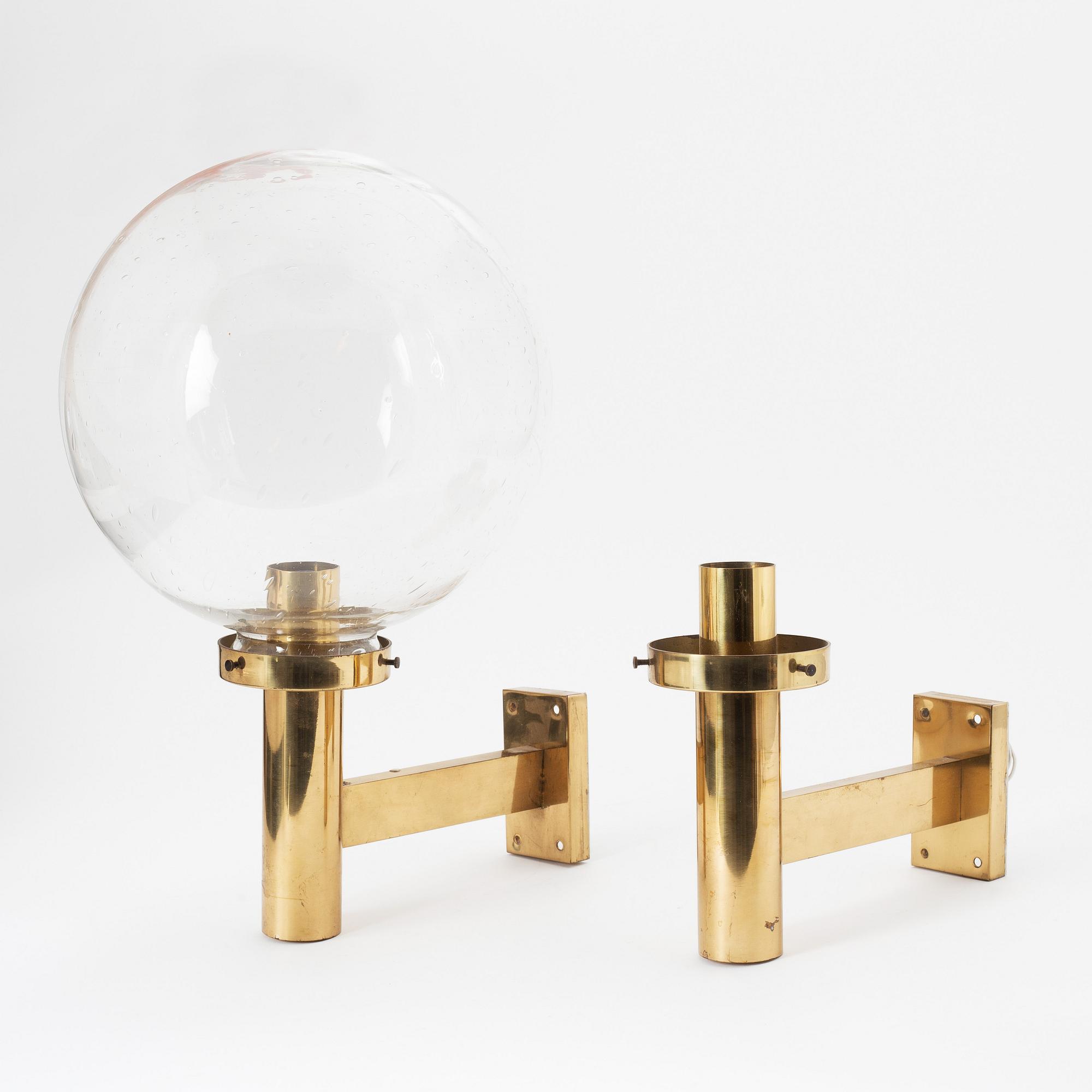 A pair of brass wall lights, model no 4322, from Nordiska Kompaniet, mid/second half of the 20th century.