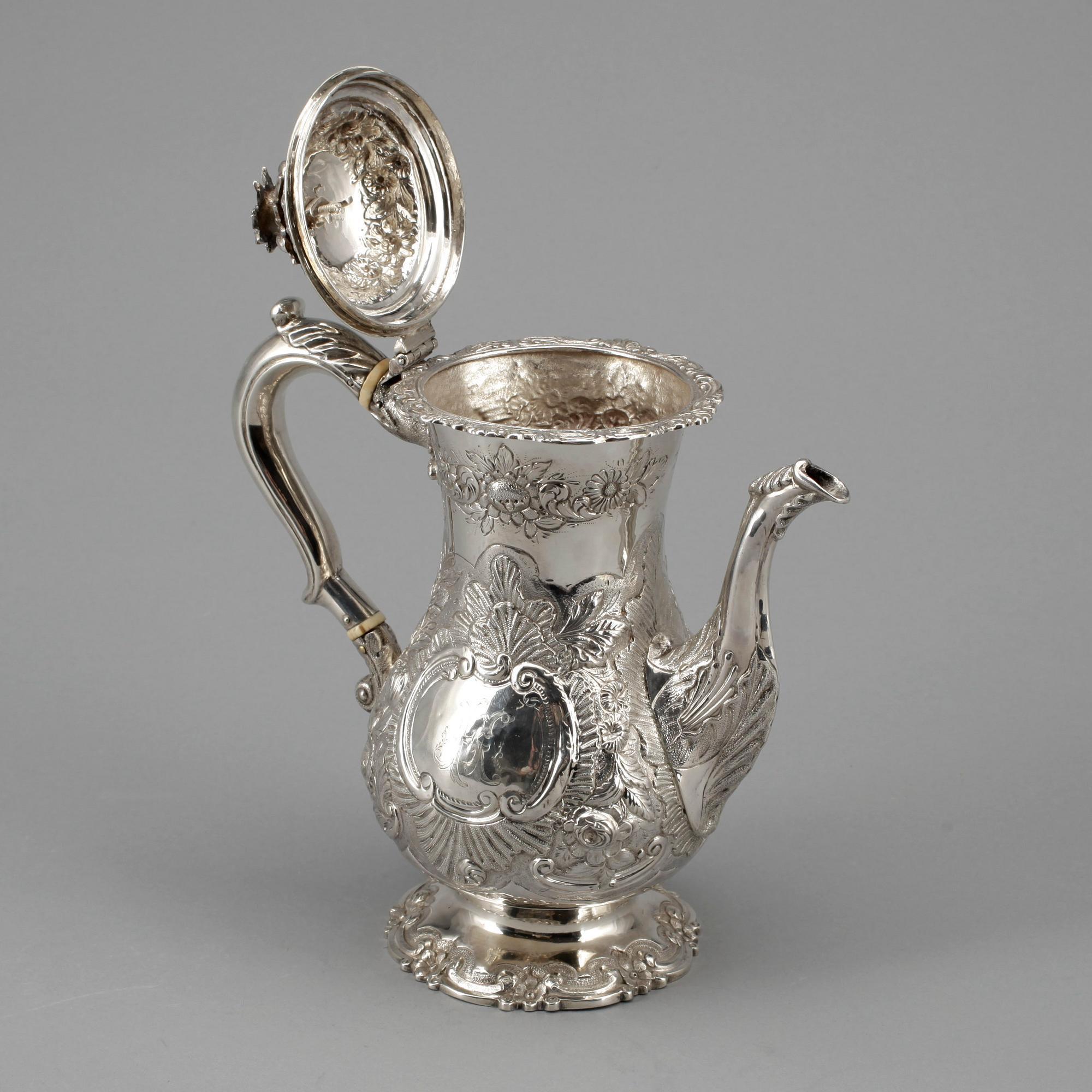 KAFFEKANNA, silver, London England 1835. Vikt ca 940 gram.