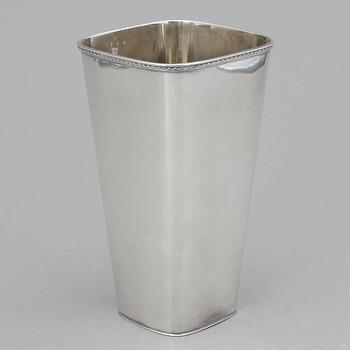 VAS, sterlingsilver, Gustaf Jansson för CG Hallberg, Stockholm, 1958. Vikt ca 362g.
