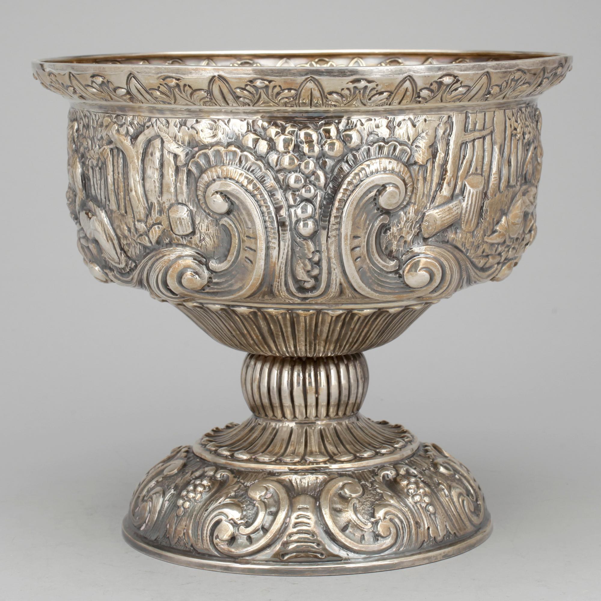 UPPSATSSKÅL, silver, importstämplad samt stämplad Mema, Eskilstuna, 18/1900-tal. Vikt ca 1033g.
