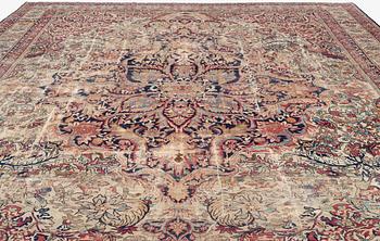 A carpet, antique Kerman Laver, ca. 524 x 392 cm.