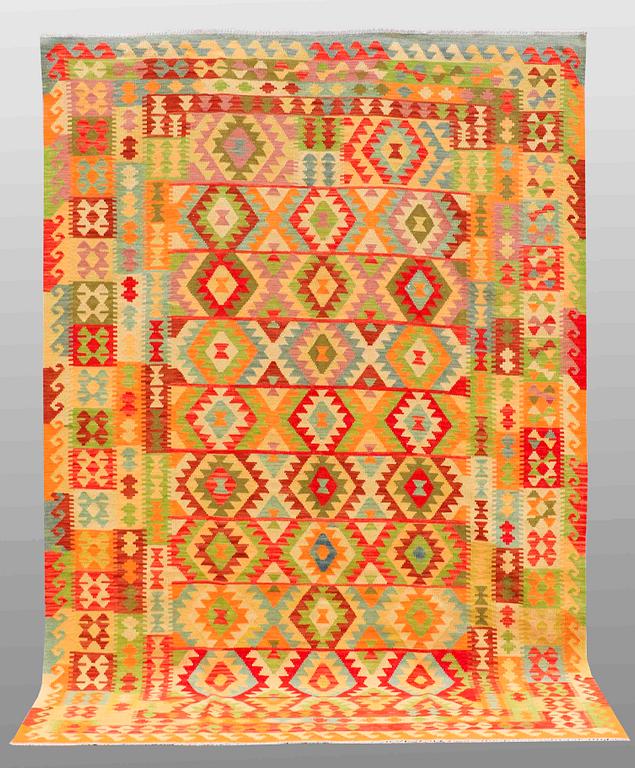 A CARPET, Kilim, ca 300 x 209 cm.