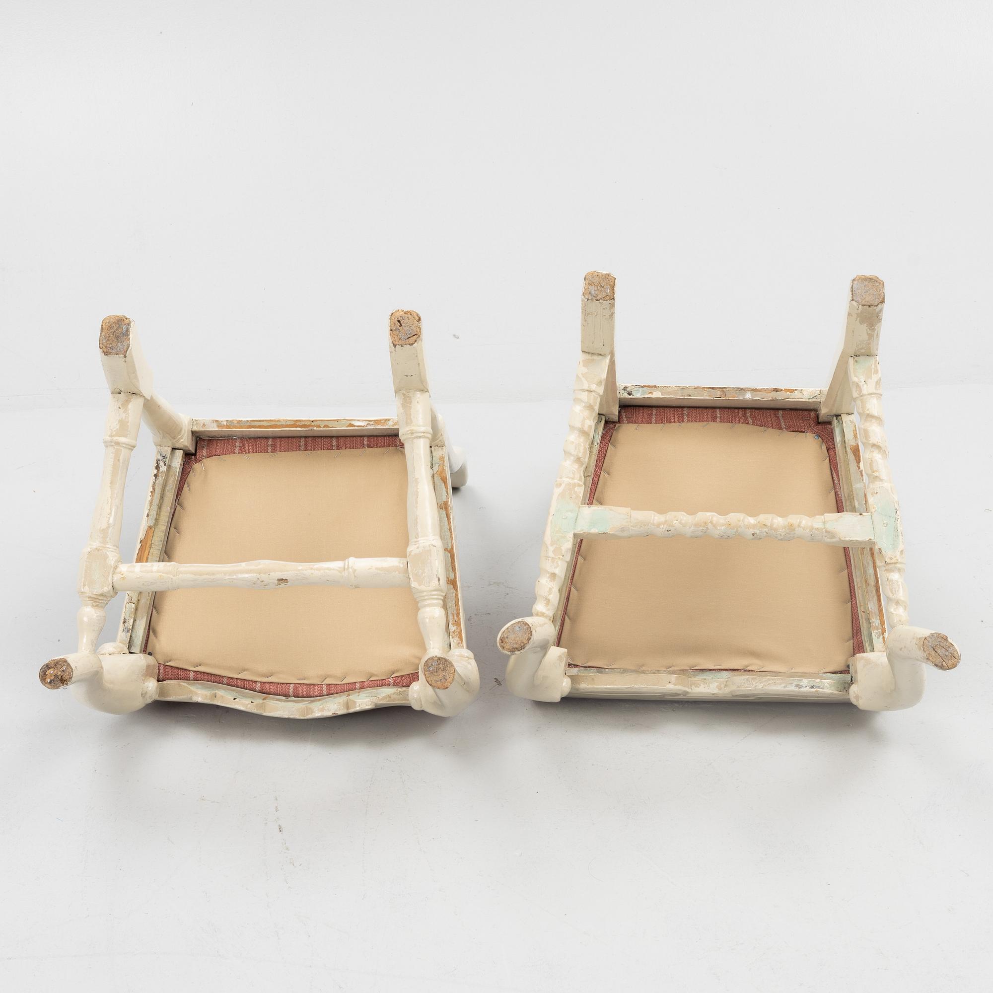 Chairs, a pair, similar, late Baroque, first half of the 18th century.