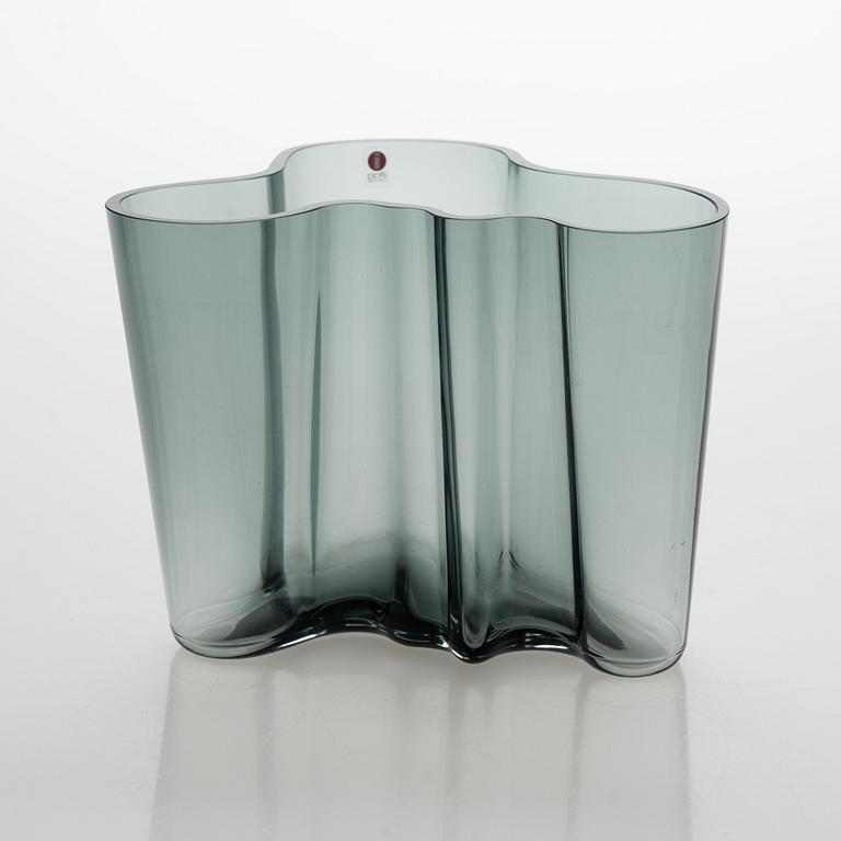 Alvar Aalto, maljakko, 3030, leimasigneerattu, Iittala, 1980-90-luku.