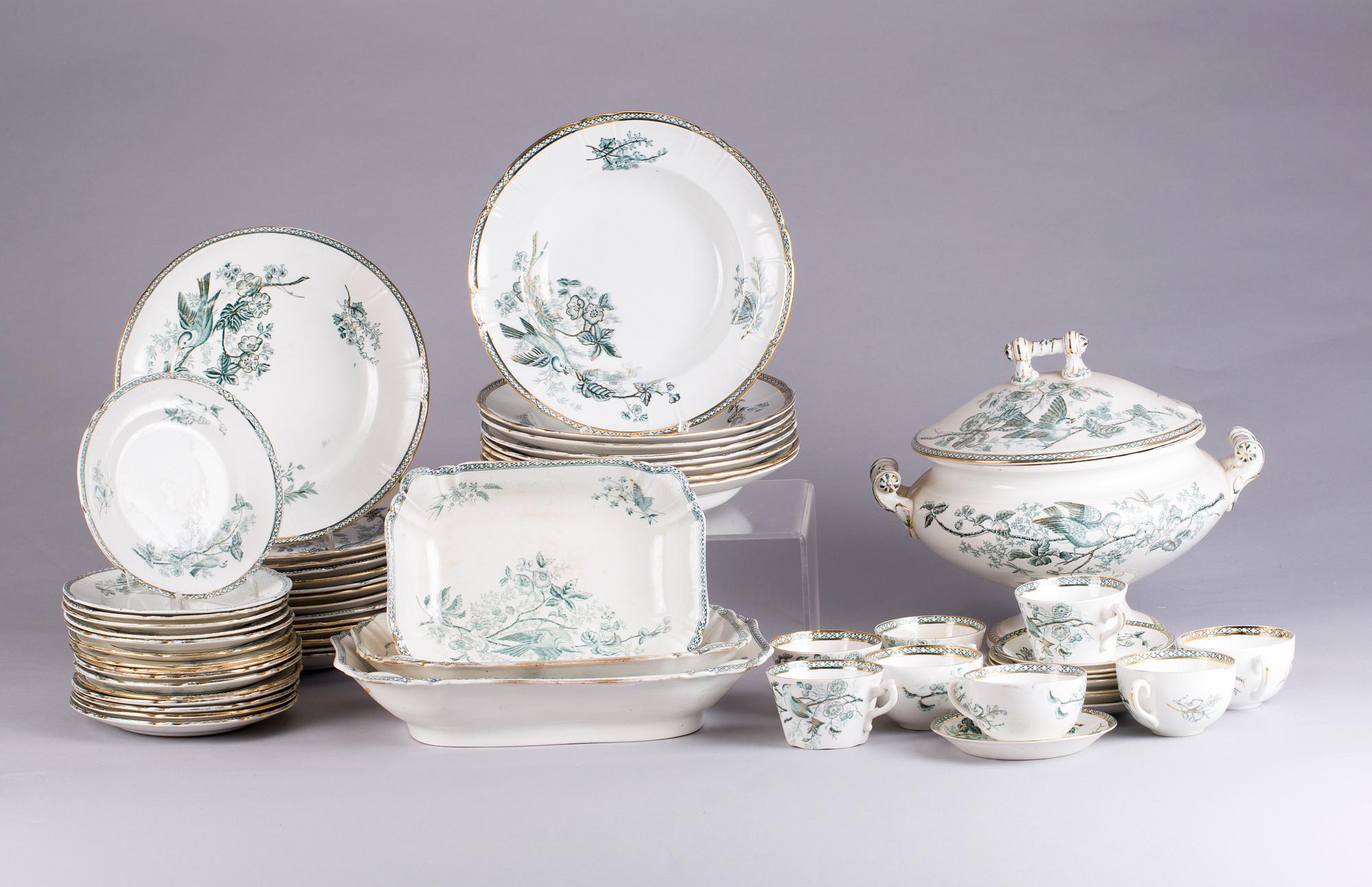 MATSERVIS, Wexiö guld, Gustavsberg, ca 108 delar.