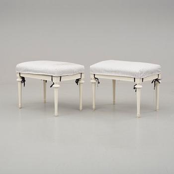 TABURETTER, ett par, gustaviansk stil, 1900-talets mitt.