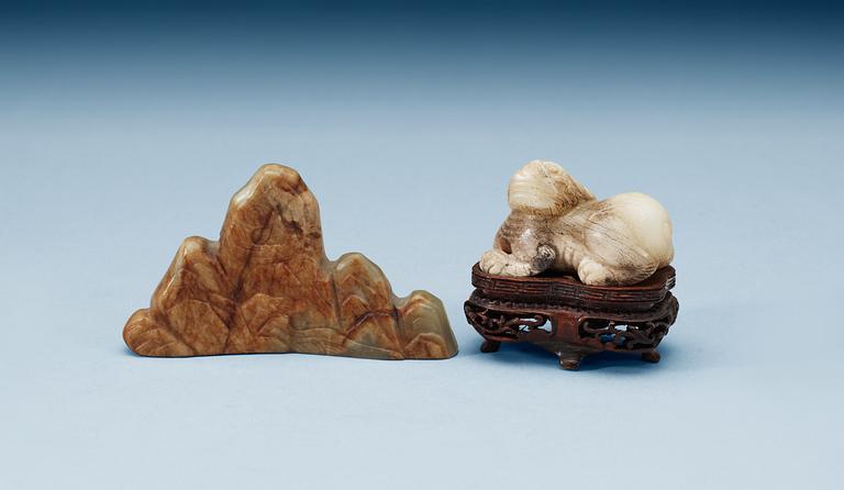 A set of two nephrite figurines, Qing dynasty.