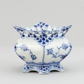Royal Copenhagen, a mocca porcelain service (17 pcs), 'Musselmalet'.