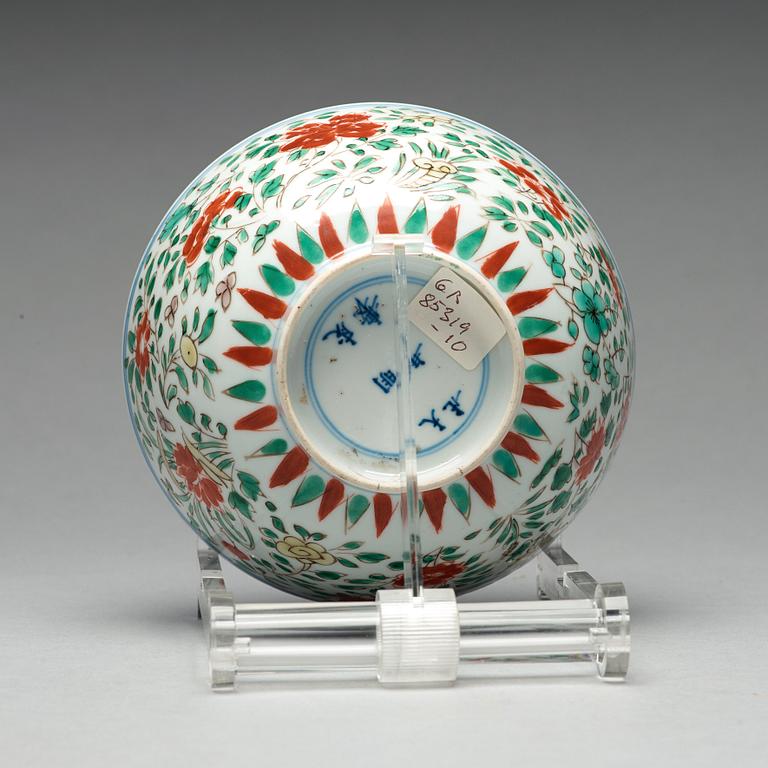 A wucai bowl, Ming dynasty, 17th century, with Chenghuas mark.