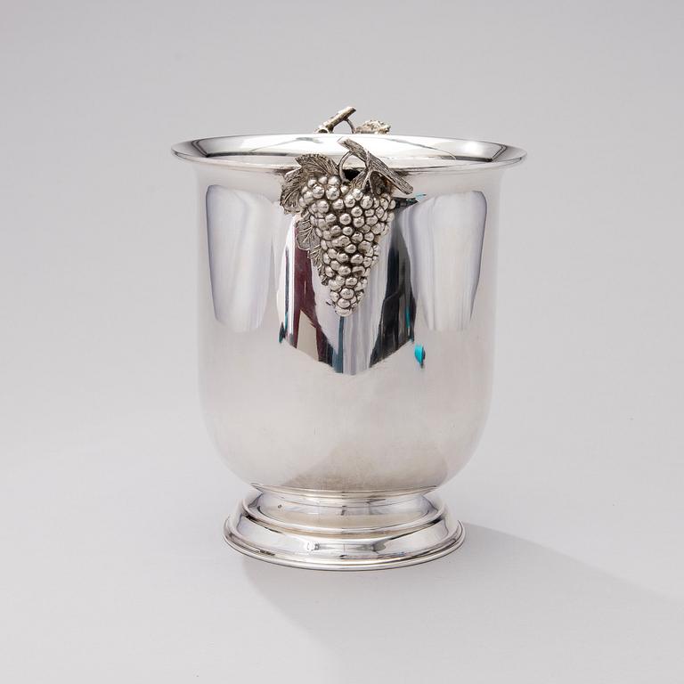 A CHAMPAGNE COOLER,  Lambidis original silverware, metal.