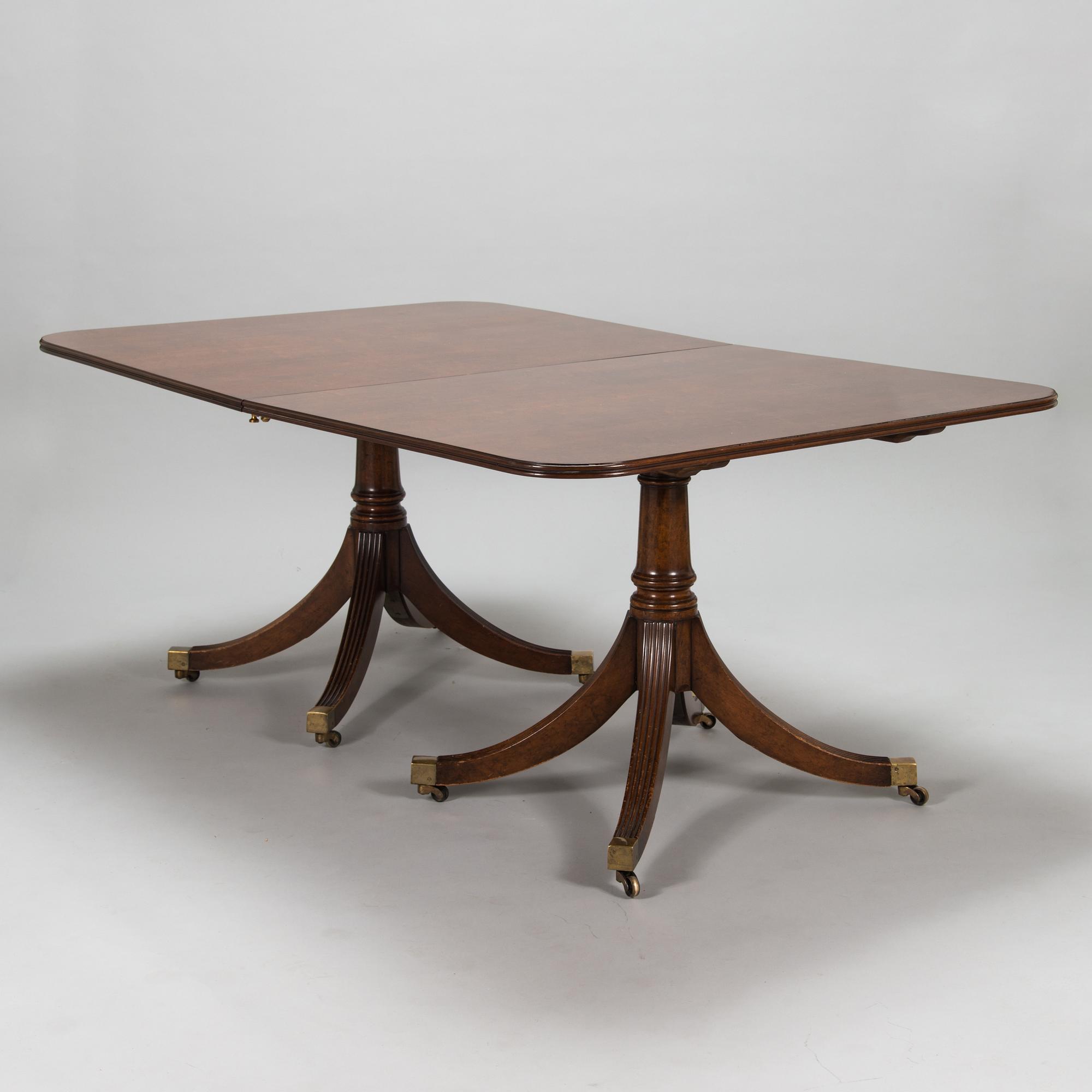 Matbord, mahogny, regency-stil, RBC-furniture England, 1900-talets slut.