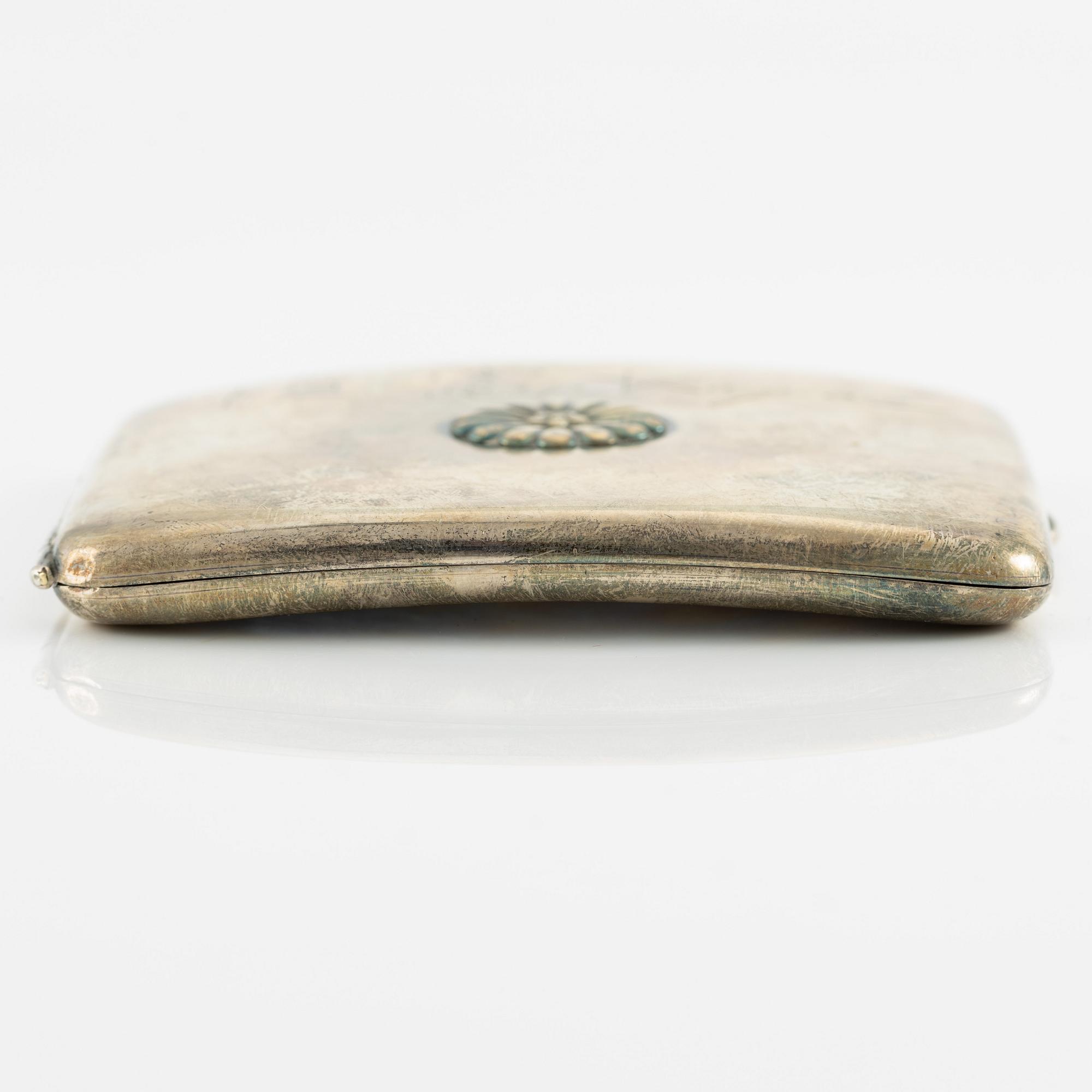 Etui, silver, Japan, 1900-talets första del. Vikt 112 gram.