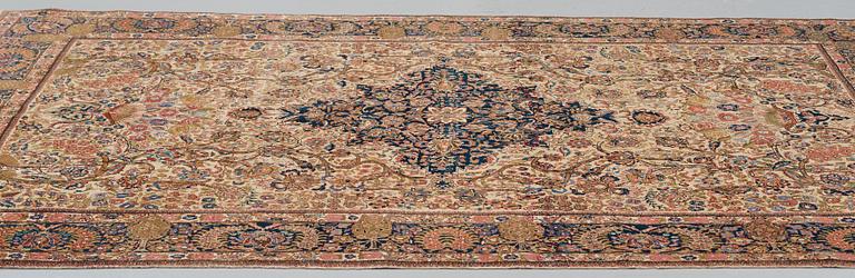 A CARPET, a semi-antique Tabriz, ca 297,5 x 195 cm.