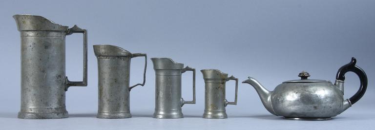 MÅTTKANNOR, 4 st samt TEKANNA, tenn.