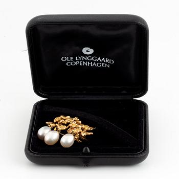An 18K gold Ole Lynggaard brooch set with cultured pearls.