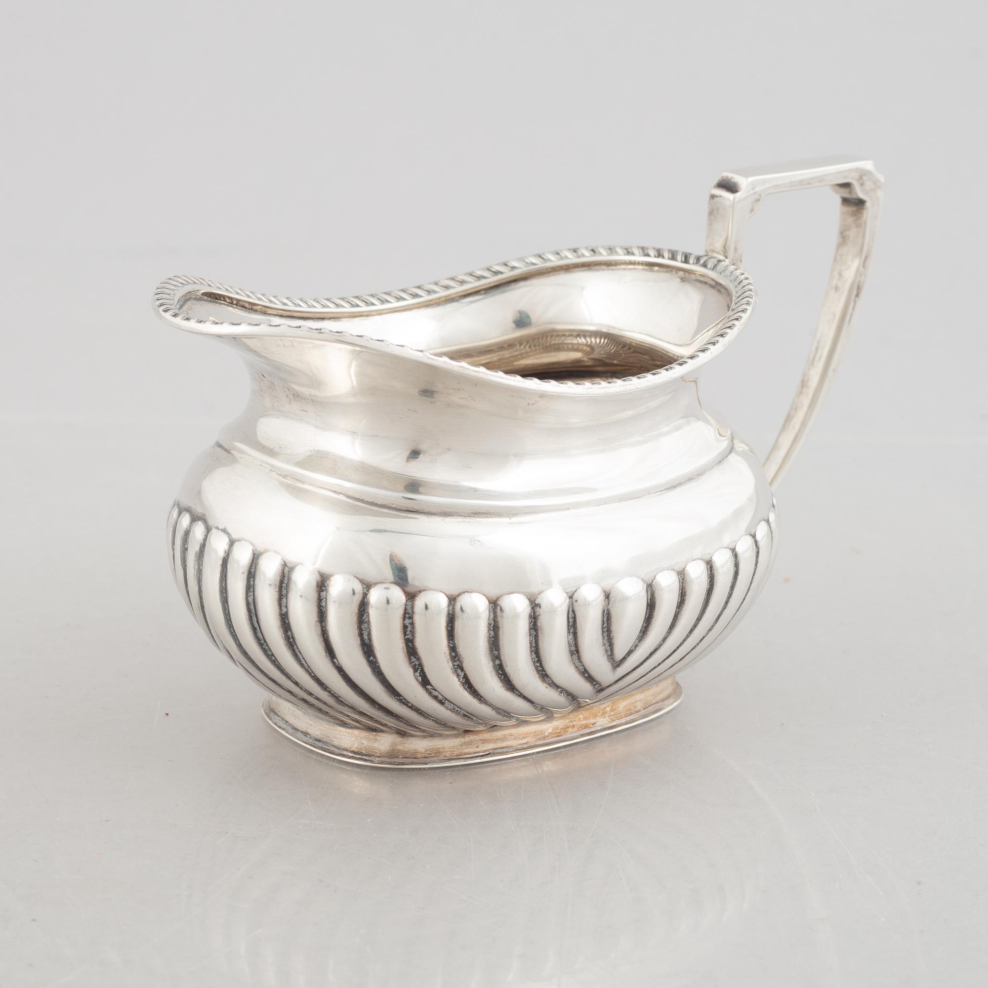 Te- och kaffeservis, 3 delar, samt sockerskål, silver, bl a E. Silver & Co, Sheffield, England 1946-47.