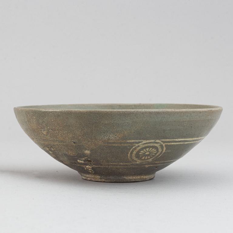 A Korean ceramic bowl, Koryo, 14-15th century.