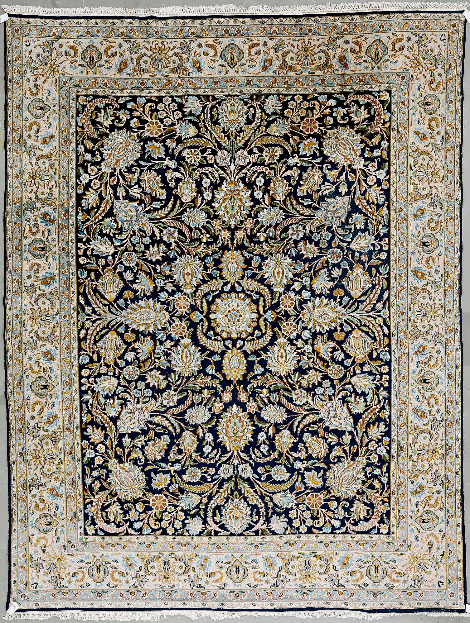 MATTA, old Täbris. Ca 396x308 cm.