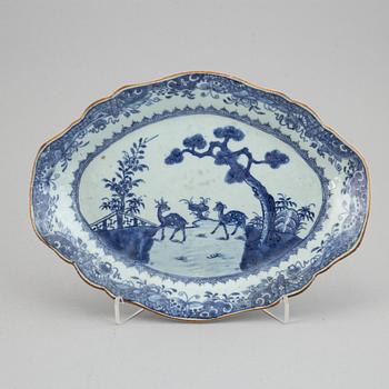 A blue and white serving dish and a japanese dish, Qing dynasty, 18th and 19th century.