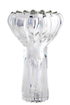 554. Aimo Okkolin, A CRYSTAL VASE.