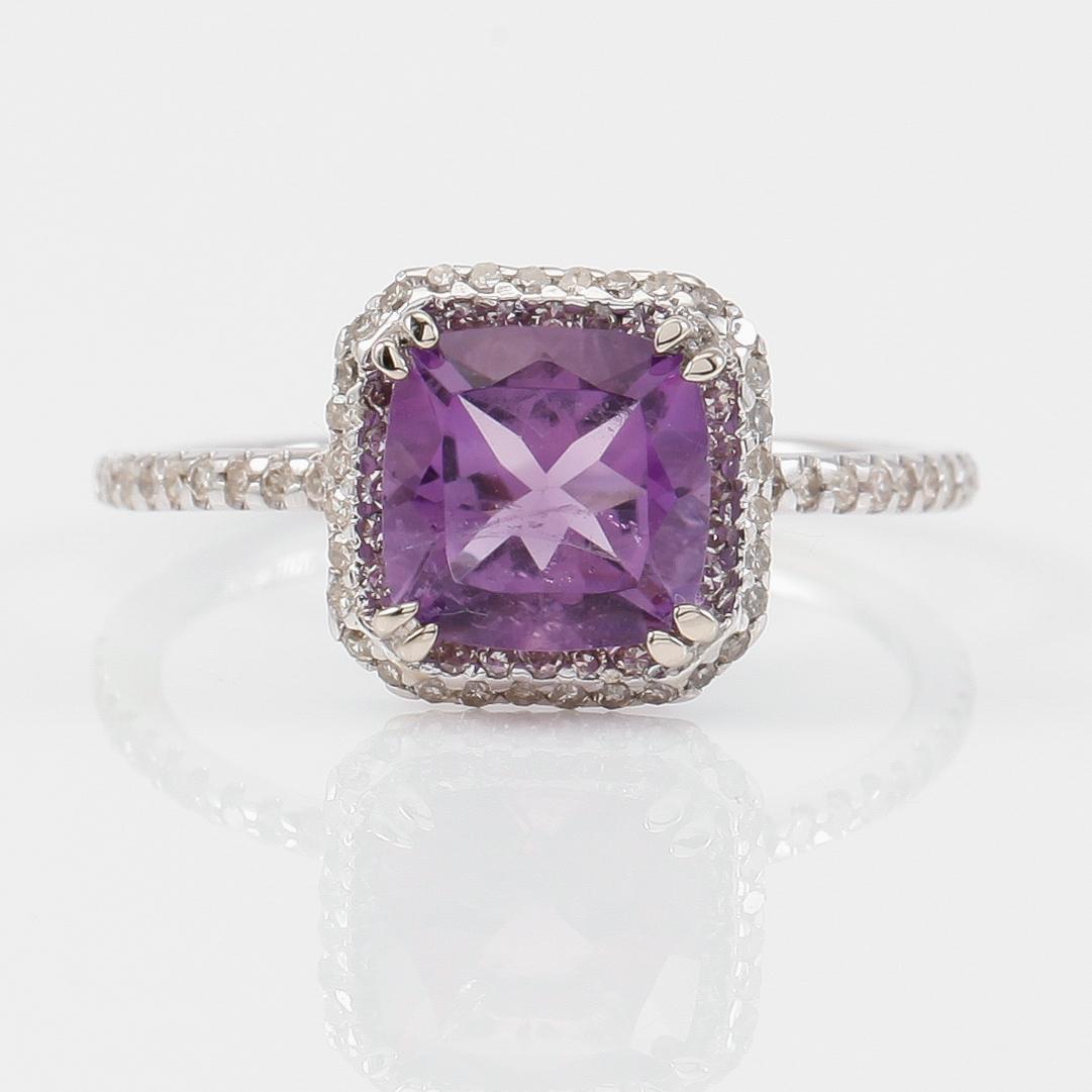 RING, 14K vitguld, diamanter tot ca 0.50 ct. och ametist.