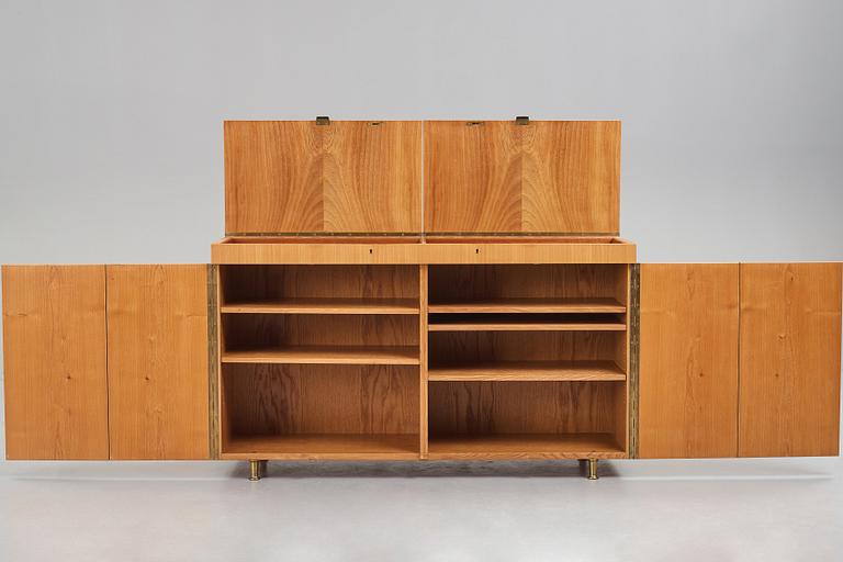 Bruno Mathsson, an elm veneered Swedish Modern sideboard executed by Karl Mathsson, Värnamo, Sweden 1938.