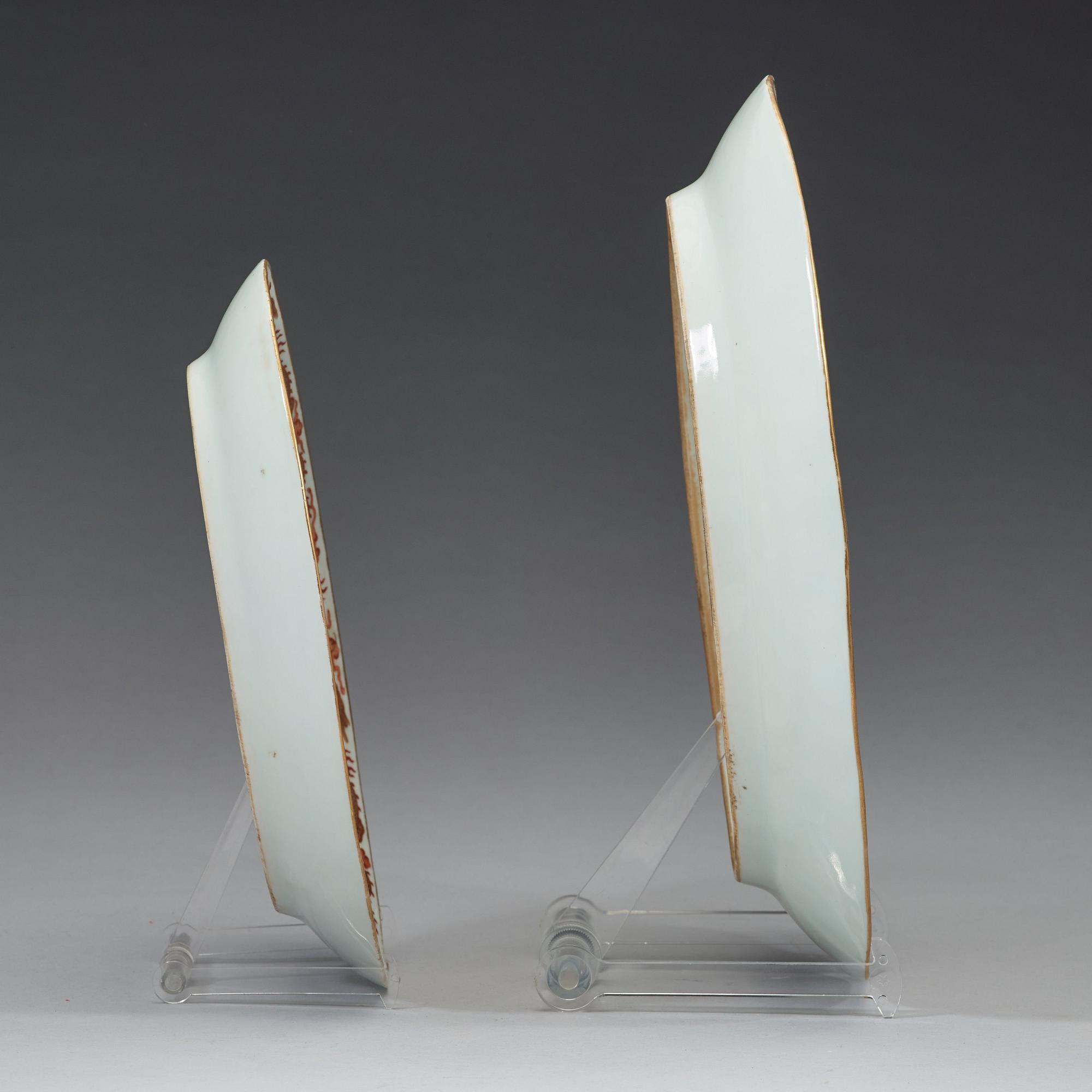 Two five-clawed dragon dishes, late Qing dynasty circa 1900, with mark.