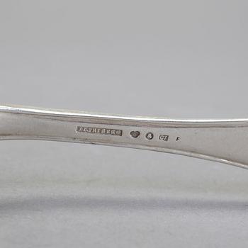 SALLADSBESTICK SAMT 6 DESSERTSKEDAR, silver, GAB, 1990 resp  JL Friberg, Stockholm 1905. Tot ca 468 gram.