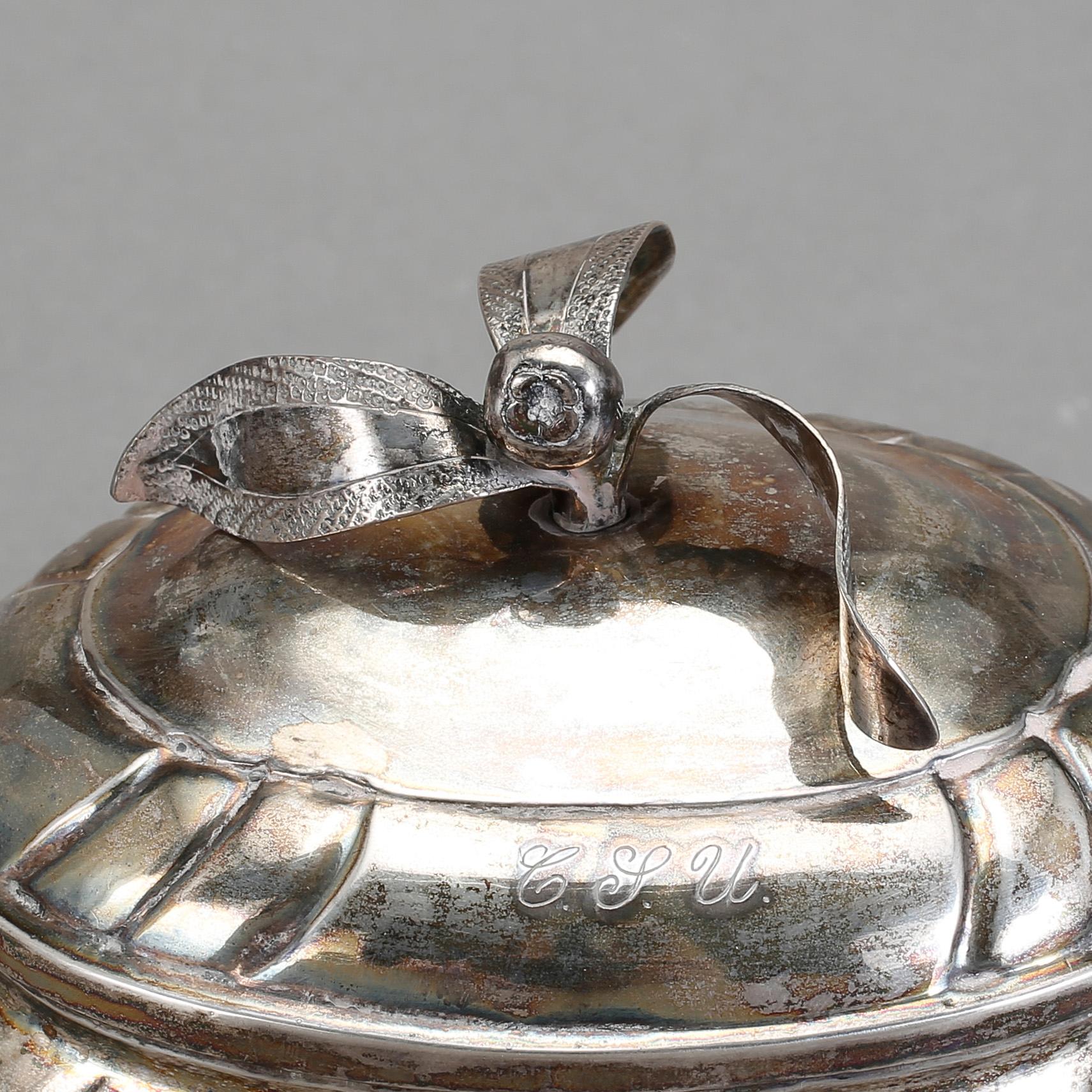 SOCKERSKRIN, silver, Johan Ascher, Växjö 1762.Total vikt 227 cm. Senbarock/Rokoko.