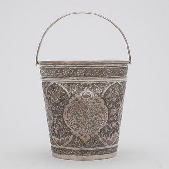 ISHINK, silver, möjligen Persien. Omkring 1900. 325 gram.