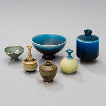 MINIATYRER, 6 st, keramik, signerade Friberg, Höganäs och ES.