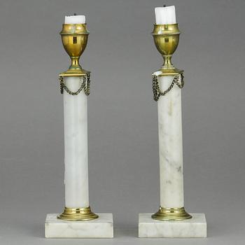 LJUSSTAKAR, ett par, Gustaviansk stil, omkring 1900.