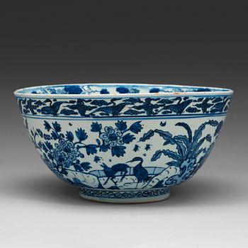 444. A massive blue and white bowl, Ming dynasty, Wanli (1572-1620).