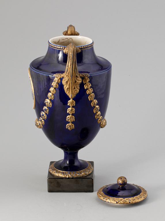 POTPOURRIURNA med LOCK, flintgods. Marieberg, troligen 1780-tal.