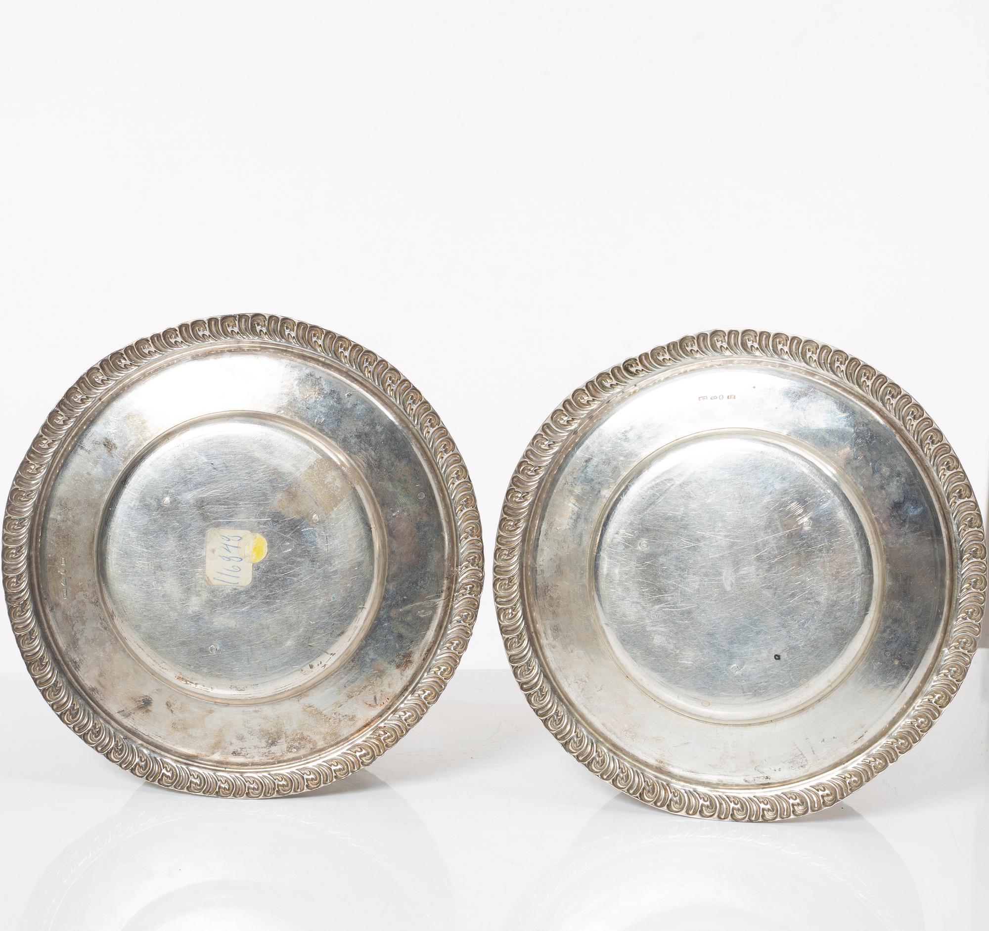 Gustaf Möllenborg, a pair of silver sauce bowls on stands, Stockholm, 1838.