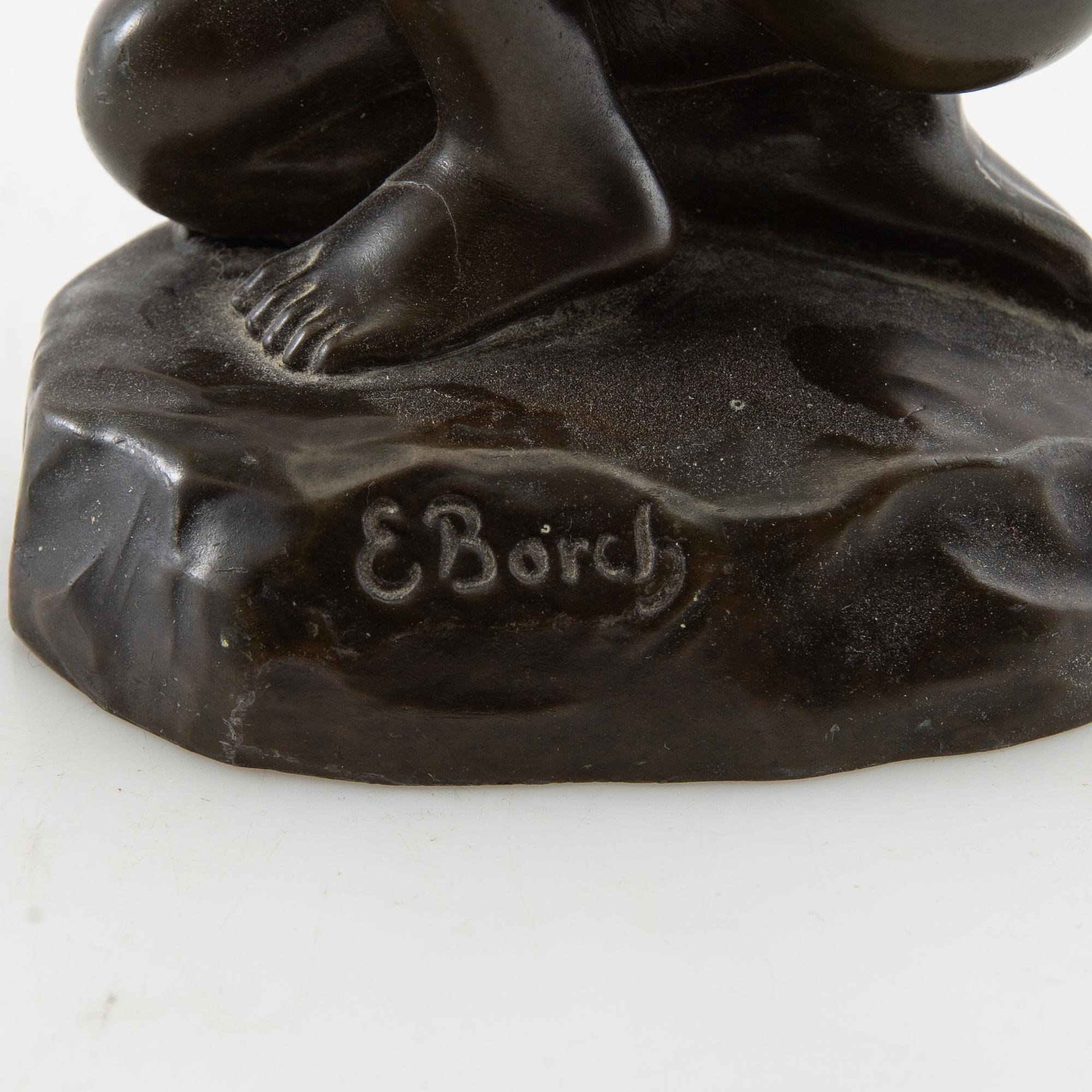 Elna Borch, Sculpture of a seated girl.