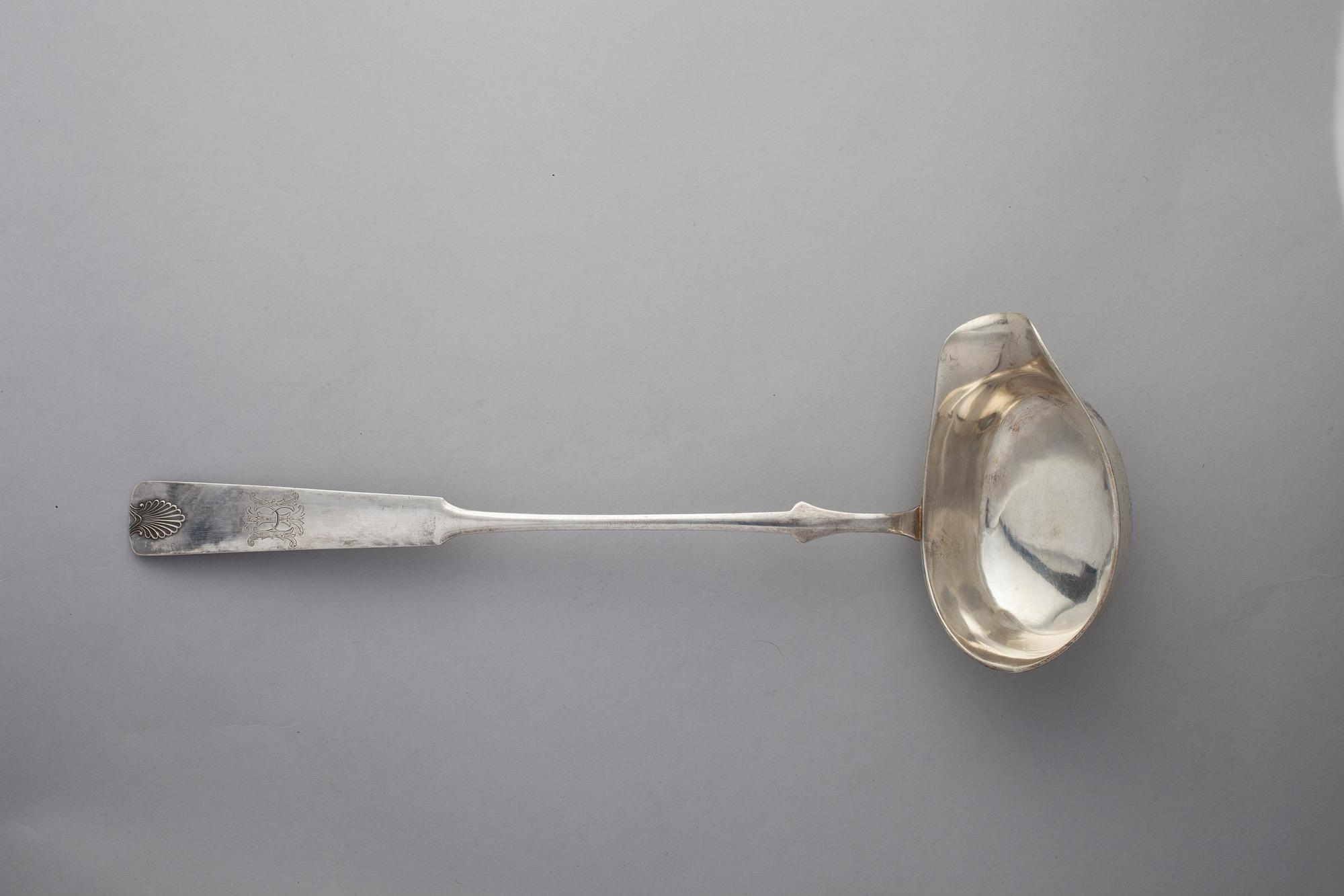 SOPPSLEV, silver, "Musslan"-serien, Efraim Montin, Vasa 1916. Vikt ca 211 g.